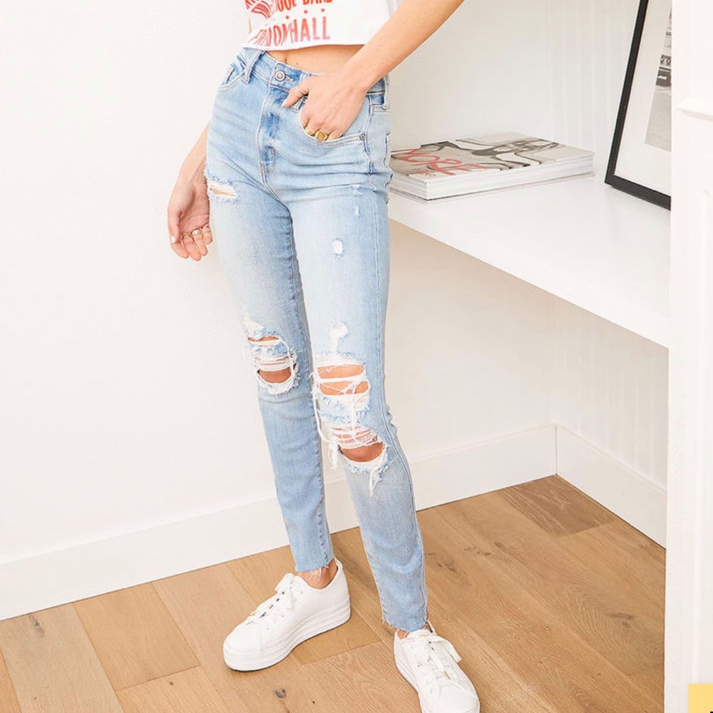 NWT- Lulus Bella Light Wash Distressed High Rise Raw Hem Skinny Jeans